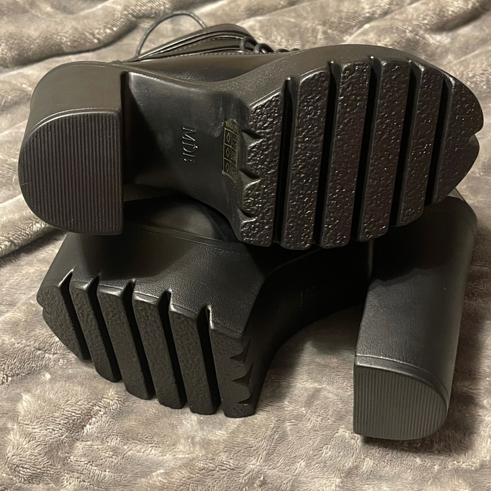 Black Platform Ankle Bootie - Picture 4 of 6